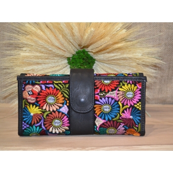 Portfel duży skórzany ciemnobrązowy z kwiatowym kolorowym haftem .